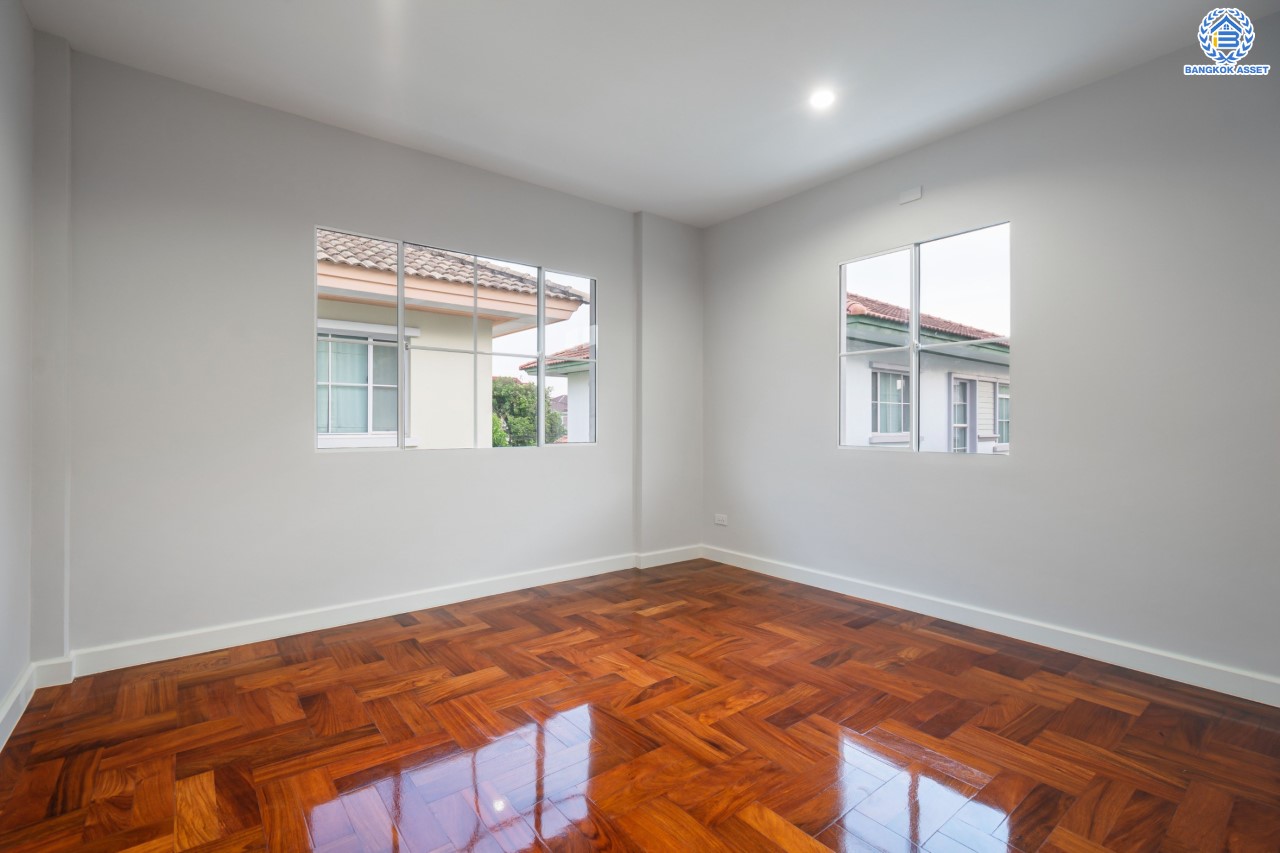 บ้านมือสองตกแต่งใหม่ ม.นันทวัน พระราม5 ตกแต่งหรูหรา หลังใหญ่กว่า 64 ตร.ว. ฟังก์ชันจัดเต็ม 3 ห้องนอน 3 ห้องน้ำ 1 ห้องอเนกประสงค์ จอดรถได้ 2 คัน พร้อม Living Room รองรับทุกความสุข ทำเลเดินทางสะดวก ใกล้ทางด่วน "กาญจนาภิเษก" และรถไฟฟ้าสายสีม่วง "สถานีบางรักใหญ่"